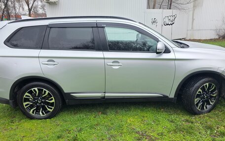 Mitsubishi Outlander III рестайлинг 3, 2021 год, 2 700 000 рублей, 6 фотография