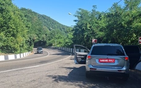 Mitsubishi Outlander III рестайлинг 3, 2013 год, 1 569 000 рублей, 2 фотография