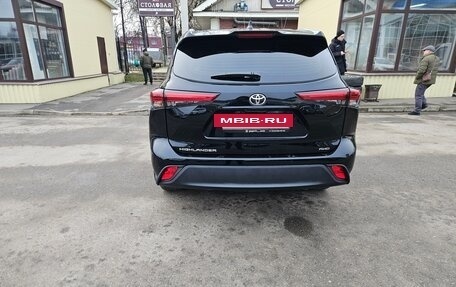Toyota Highlander, 2022 год, 6 500 000 рублей, 4 фотография