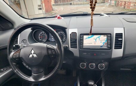 Mitsubishi Outlander III рестайлинг 3, 2010 год, 1 000 000 рублей, 7 фотография
