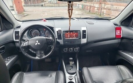 Mitsubishi Outlander III рестайлинг 3, 2010 год, 1 000 000 рублей, 8 фотография