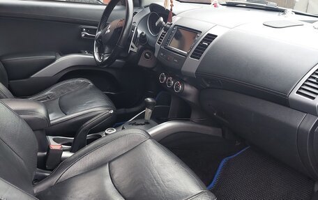 Mitsubishi Outlander III рестайлинг 3, 2010 год, 1 000 000 рублей, 14 фотография