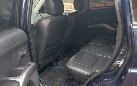 Mitsubishi Outlander III рестайлинг 3, 2010 год, 1 000 000 рублей, 11 фотография