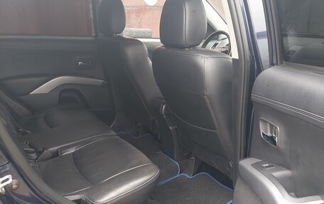 Mitsubishi Outlander III рестайлинг 3, 2010 год, 1 000 000 рублей, 16 фотография