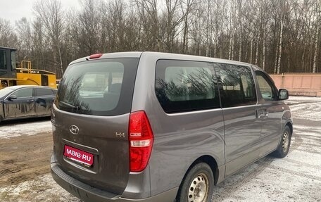 Hyundai H-1 II рестайлинг, 2011 год, 1 250 000 рублей, 1 фотография