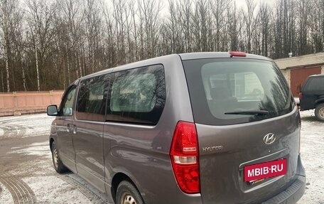 Hyundai H-1 II рестайлинг, 2011 год, 1 250 000 рублей, 3 фотография