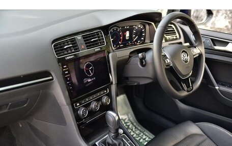 Volkswagen Golf VII, 2017 год, 1 210 111 рублей, 11 фотография