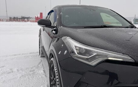 Toyota C-HR I рестайлинг, 2018 год, 2 300 000 рублей, 1 фотография