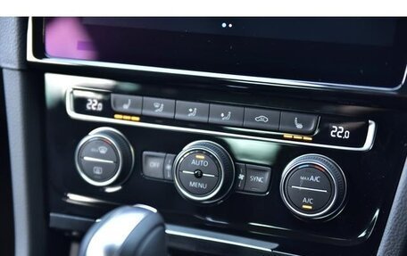 Volkswagen Golf VII, 2017 год, 1 210 111 рублей, 23 фотография