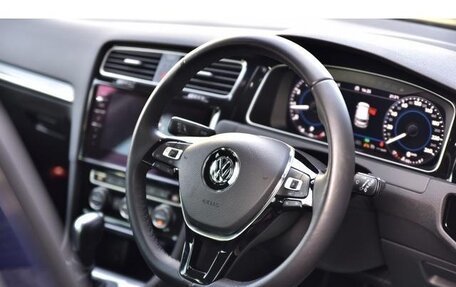 Volkswagen Golf VII, 2017 год, 1 210 111 рублей, 27 фотография