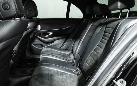 Mercedes-Benz E-Класс, 2019 год, 3 675 000 рублей, 10 фотография