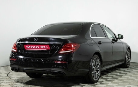 Mercedes-Benz E-Класс, 2019 год, 3 675 000 рублей, 5 фотография