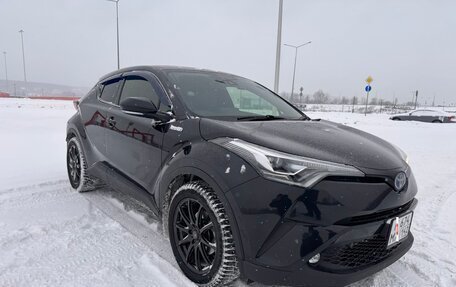 Toyota C-HR I рестайлинг, 2018 год, 2 300 000 рублей, 2 фотография