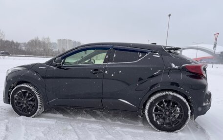 Toyota C-HR I рестайлинг, 2018 год, 2 300 000 рублей, 9 фотография