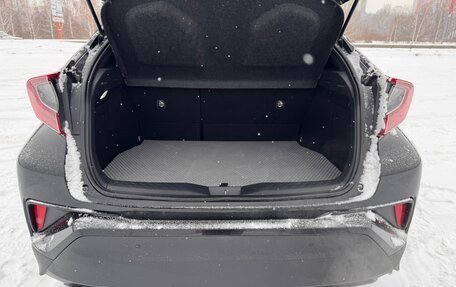 Toyota C-HR I рестайлинг, 2018 год, 2 300 000 рублей, 14 фотография