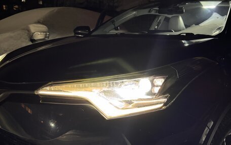 Toyota C-HR I рестайлинг, 2018 год, 2 300 000 рублей, 19 фотография