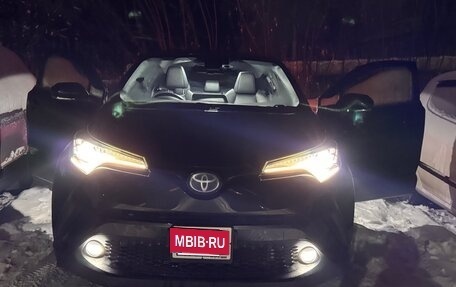 Toyota C-HR I рестайлинг, 2018 год, 2 300 000 рублей, 21 фотография