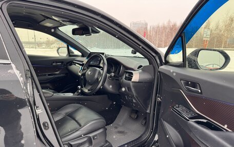 Toyota C-HR I рестайлинг, 2018 год, 2 300 000 рублей, 32 фотография