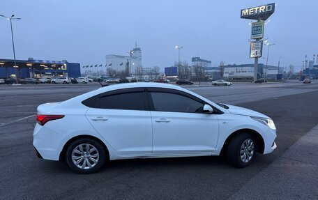 Hyundai Solaris II рестайлинг, 2017 год, 890 000 рублей, 11 фотография