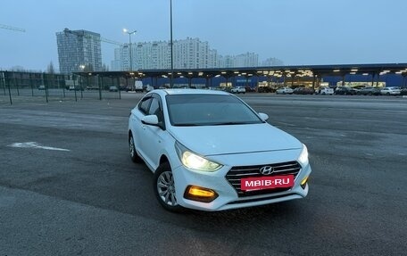 Hyundai Solaris II рестайлинг, 2017 год, 890 000 рублей, 9 фотография