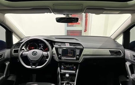 Volkswagen Touran III, 2022 год, 2 020 050 рублей, 7 фотография