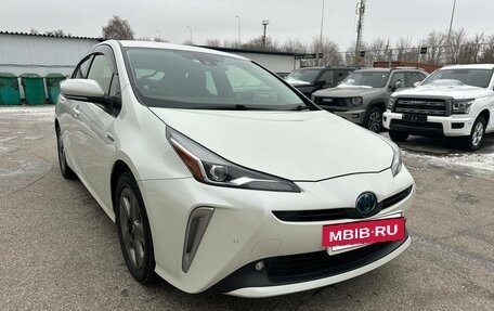 Toyota Prius IV XW50, 2019 год, 1 880 000 рублей, 4 фотография