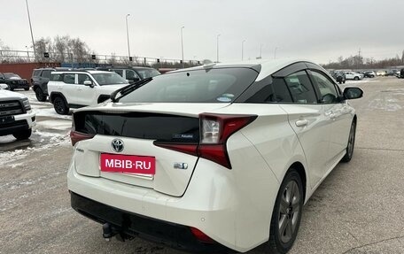 Toyota Prius IV XW50, 2019 год, 1 880 000 рублей, 3 фотография