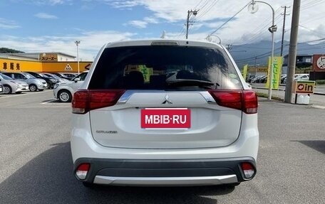 Mitsubishi Outlander III рестайлинг 3, 2016 год, 1 690 000 рублей, 4 фотография