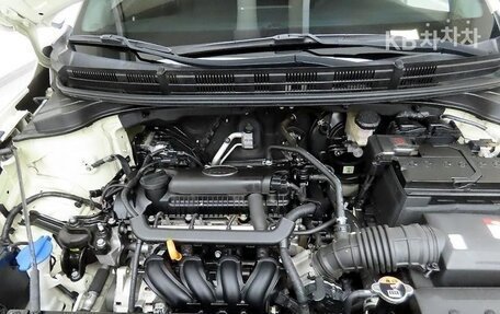 KIA Stonic, 2021 год, 1 350 000 рублей, 6 фотография