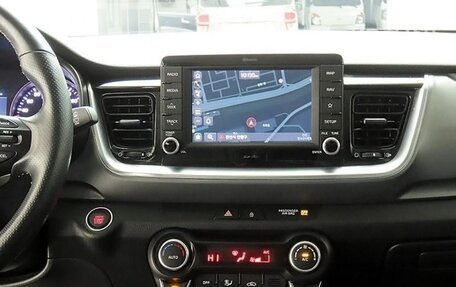 KIA Stonic, 2021 год, 1 350 000 рублей, 9 фотография