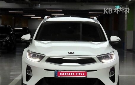 KIA Stonic, 2021 год, 1 350 000 рублей, 2 фотография