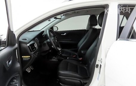 KIA Stonic, 2021 год, 1 350 000 рублей, 13 фотография