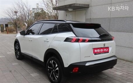 Peugeot 2008 II, 2022 год, 1 810 000 рублей, 4 фотография