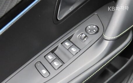 Peugeot 2008 II, 2022 год, 1 810 000 рублей, 10 фотография