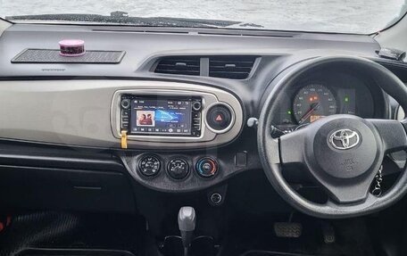 Toyota Vitz, 2012 год, 750 000 рублей, 2 фотография