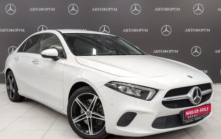 Mercedes-Benz A-Класс, 2019 год, 3 090 000 рублей, 3 фотография