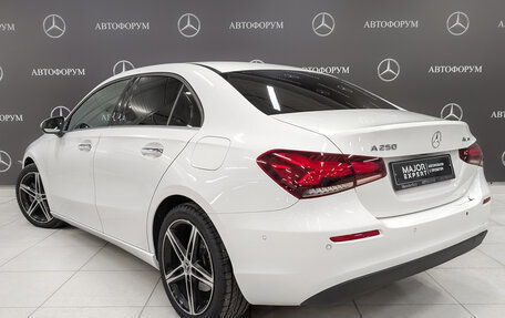 Mercedes-Benz A-Класс, 2019 год, 3 090 000 рублей, 7 фотография