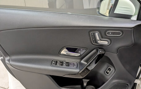 Mercedes-Benz A-Класс, 2019 год, 3 090 000 рублей, 19 фотография