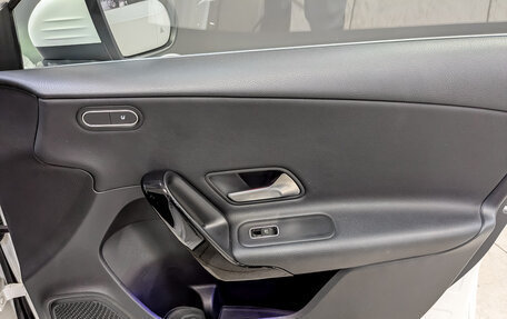 Mercedes-Benz A-Класс, 2019 год, 3 090 000 рублей, 23 фотография