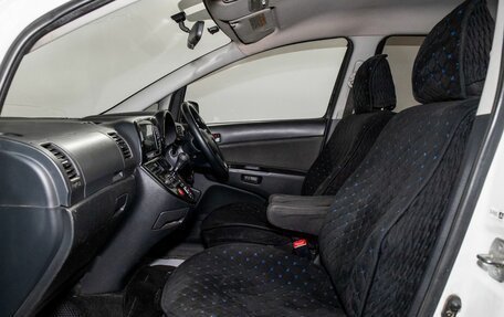 Toyota Wish II, 2003 год, 675 000 рублей, 6 фотография