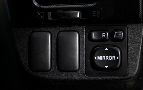 Toyota Wish II, 2003 год, 675 000 рублей, 18 фотография