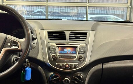 Hyundai Solaris II рестайлинг, 2015 год, 925 000 рублей, 13 фотография