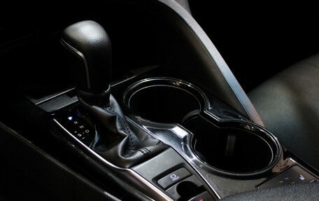 Toyota Camry, 2019 год, 2 299 000 рублей, 10 фотография