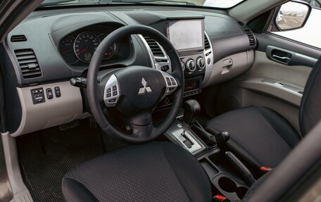 Mitsubishi Pajero Sport II рестайлинг, 2015 год, 1 795 000 рублей, 13 фотография