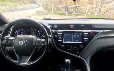 Toyota Camry, 2019 год, 2 450 000 рублей, 4 фотография