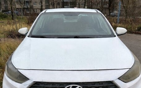 Hyundai Solaris II рестайлинг, 2017 год, 450 000 рублей, 1 фотография