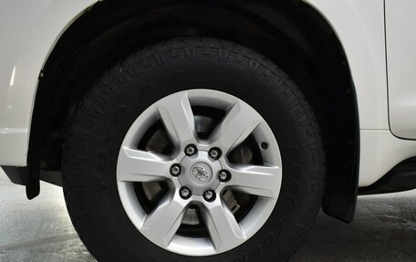 Toyota Land Cruiser Prado 150 рестайлинг 2, 2015 год, 3 650 000 рублей, 19 фотография