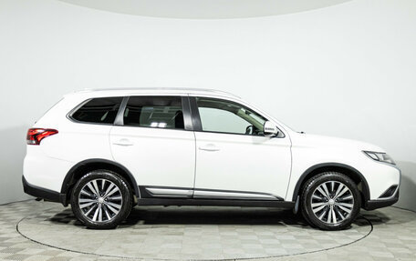 Mitsubishi Outlander III рестайлинг 3, 2018 год, 2 279 898 рублей, 4 фотография