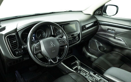 Mitsubishi Outlander III рестайлинг 3, 2018 год, 2 279 898 рублей, 11 фотография