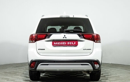 Mitsubishi Outlander III рестайлинг 3, 2018 год, 2 279 898 рублей, 6 фотография